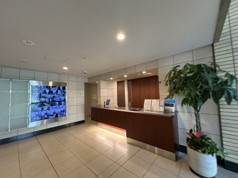 24時間有人管理、セキュリティも充実しており、安心して生活できます。免震構造を採用しており、地震の揺れを３分の１程度まで低減してくれるため、高層タワーでの安心した暮らしを守ります。