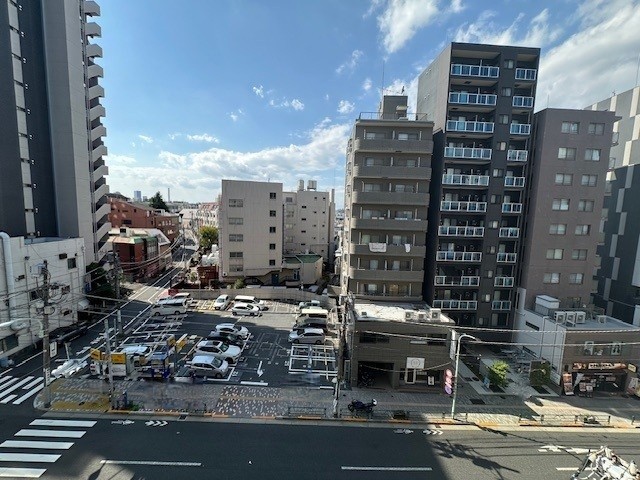 のびやかに広がる空が日常になり、至福の時間に包まれる住まいです。めいっぱいリフレッシュできる大切な空間です。