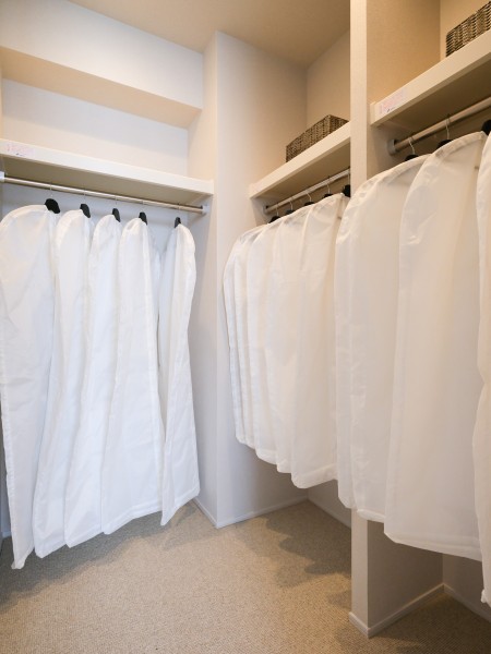 洋室1には頼もしい収納力を持つウォークインクローゼットを備え付けました。居室部分を広々とお使いいただけます。