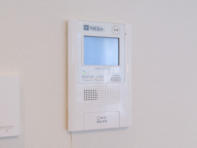◆TVモニター付インターホン◆訪ねてきた相手をモニター越しに確認でき、防犯対策に役立ちます。インターホン越しに話をすることが可能です。