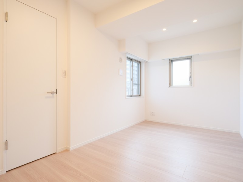 洋室1はリビングから一番遠く、プライベート性が高いお部屋です。主寝室として快適にお使いいただけます。