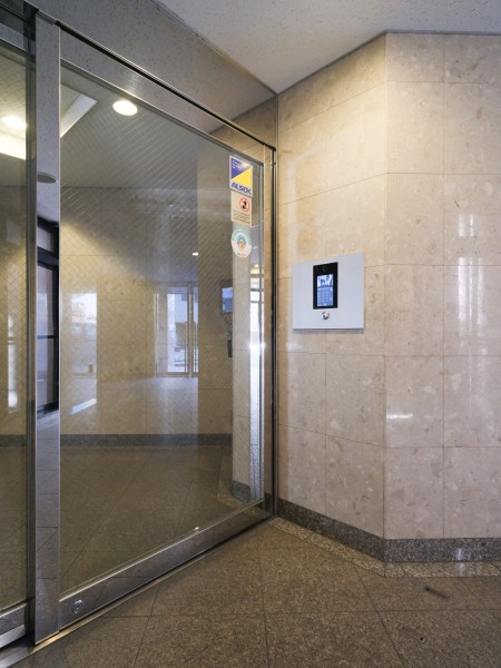 ◆オートロック◆居住者以外の侵入を拒み、不審者や不要なセールスを撃退することができます。安心感を得られるのも大きなポイントです。