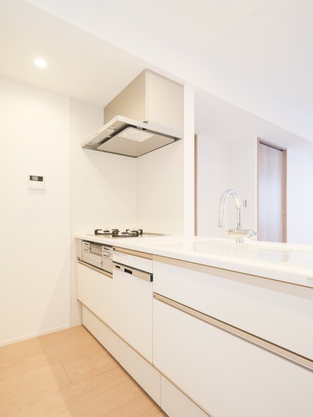 開放的なオープンキッチンは、住まいと暮らしにフィットするデザイン性と機能性を兼ね備えています。