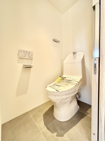 優れた節水効果や汚れが付きにくい便座など、ほしかった機能が揃ったウォシュレット一体型トイレです。