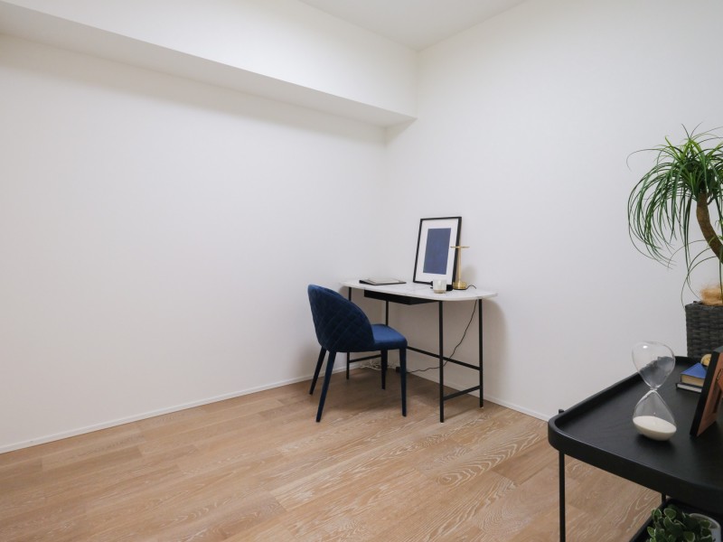 約4.5帖は洋室2はテレワークや読書などの落ち着いた時間を過ごすのにもぴったりなお部屋です。