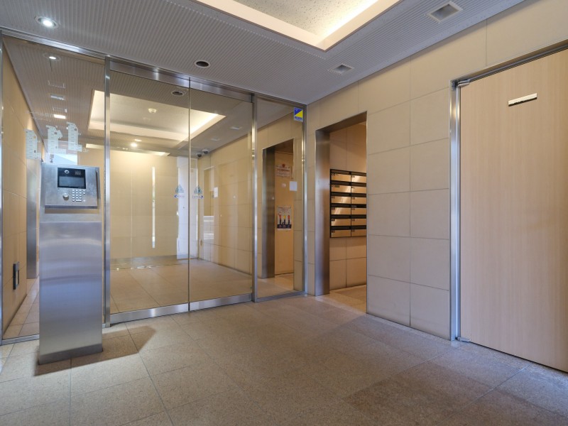 ◆オートロック◆居住者以外の侵入を拒み、不審者や不要なセールスを撃退することができます。安心感を得られるのも大きなポイントです。