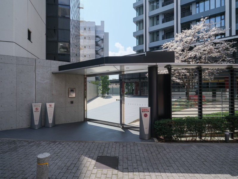 総戸数411戸の住友不動産建物旧分譲マンションです。24時間有人管理体制とトリプルオートロックシステムが採用され、快適な居住空間が守られています。