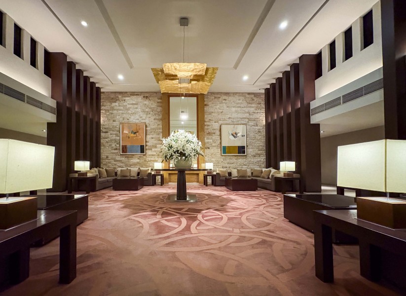 都市の喧騒を遠ざけ、まるで高級ホテルのような気品に満ちたエントランスロビーです。ラグジュアリーなインテリアの数々がハイグレードな暮らしを彩ります。