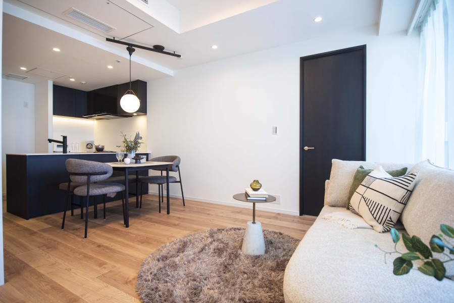 リビングダイニングには床暖房や天カセエアコンが備わっています。大切なペットも一緒に、ご家族皆様の快適な温度を調整いただけます。