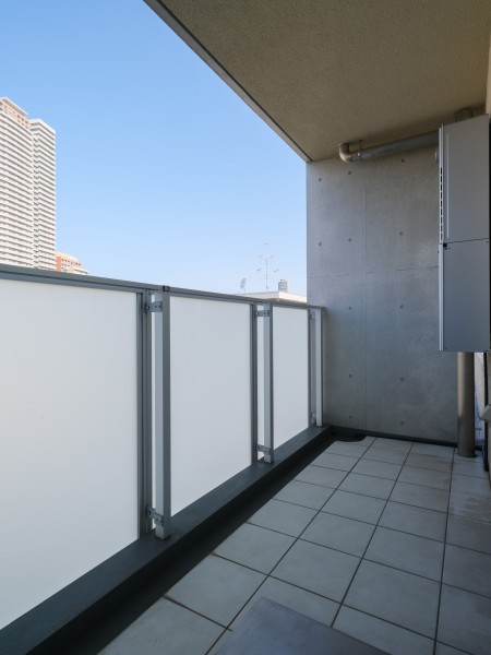 バルコニーは、爽やかな風が感じられるリフレッシュにぴったりな空間です。変わりゆく空の色をお楽しみいただけます。