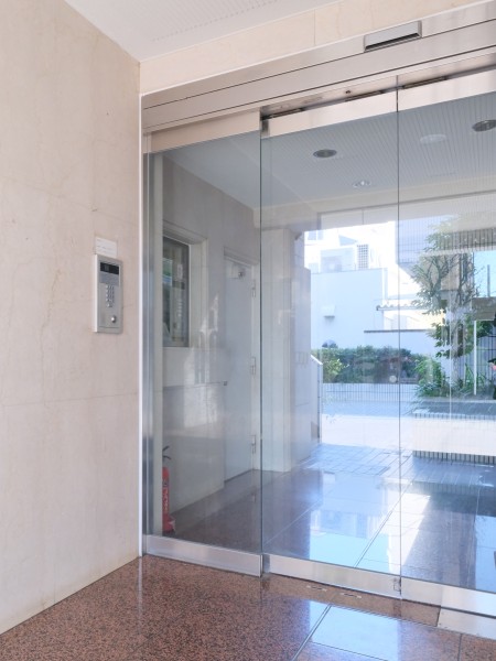 ◆オートロック◆居住者以外の侵入を拒み、不審者や不要なセールスを撃退することができます。安心感を得られるのも大きなポイントです。