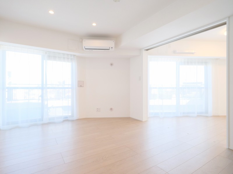 洋室2の引き戸を開放することで、お隣の洋室と合わせて約18.0帖の拡張リビングとしてもお使いいただけます。