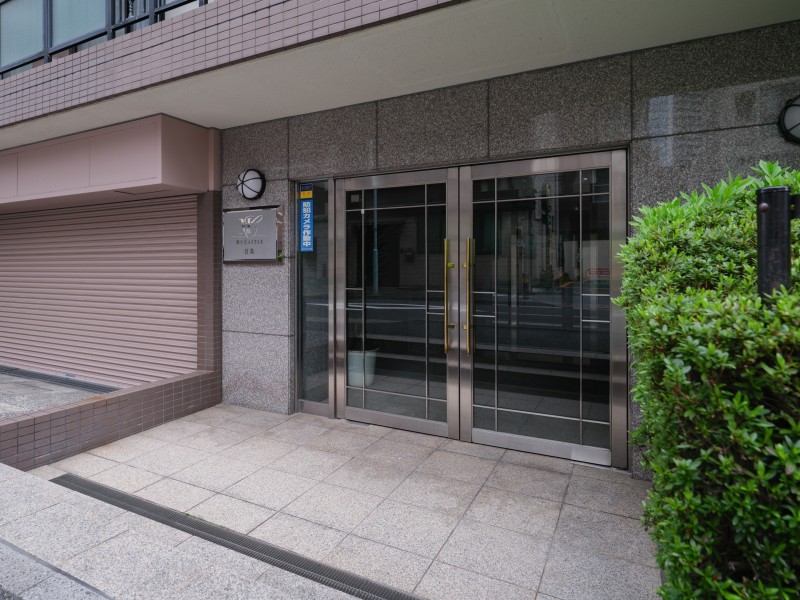 定期的なメンテナンスが行われ綺麗に保たれたエントランスです。時代の移ろいを重ね大切に住み継がれてきたマンションです。