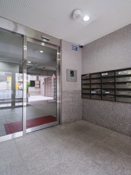 ◆オートロック◆居住者以外の侵入を拒み、不審者や不要なセールスを撃退することができます。安心感を得られるのも大きなポイントです。