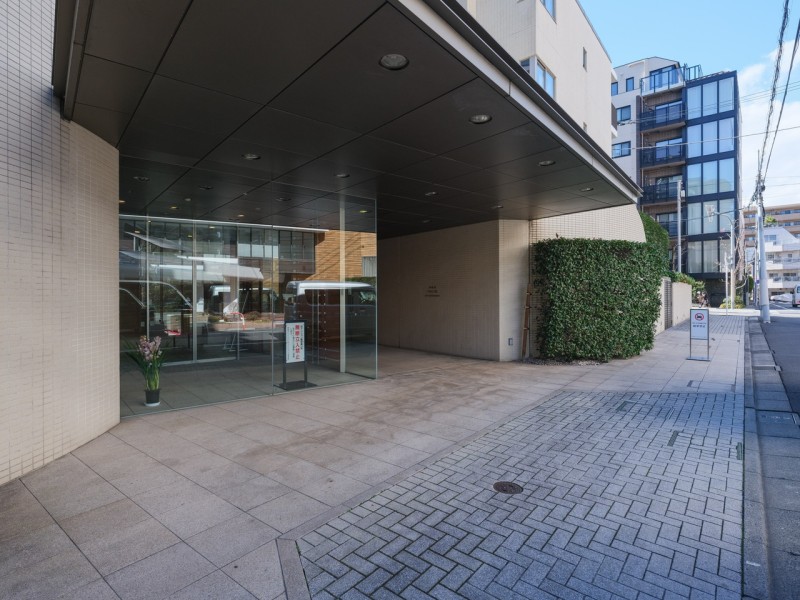 オートロック・宅配ボックス完備・長期修繕計画有の管理体制良好なマンションです。