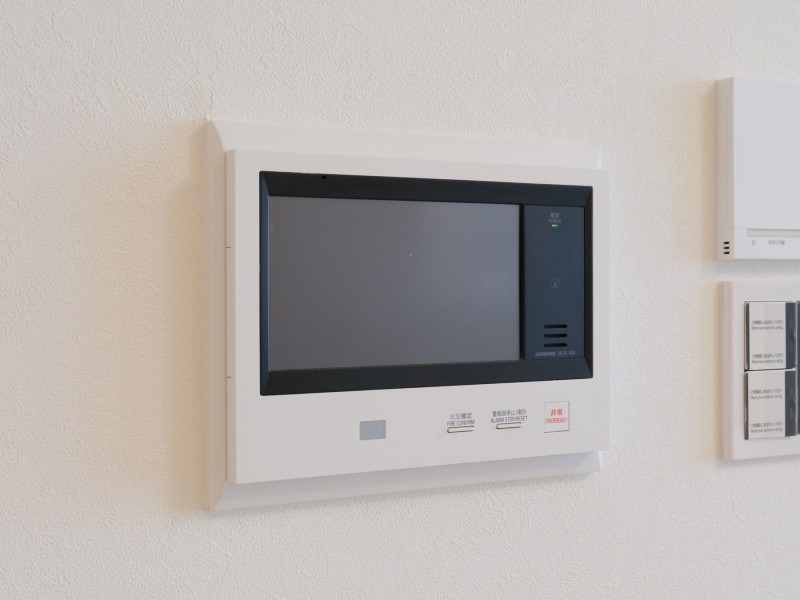 ◆TVモニター付インターホン◆訪ねてきた相手をモニター越しに確認でき、防犯対策に役立ちます。インターホン越しに話をすることが可能です。