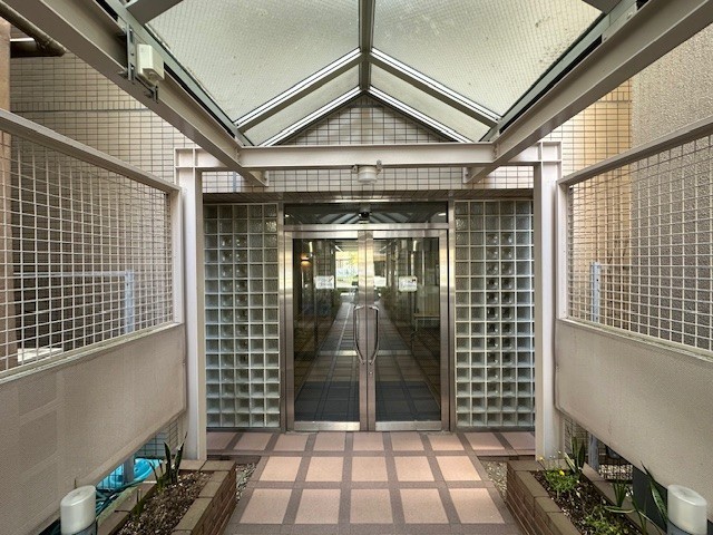 2024年には共用部大規模修繕工事、2020年にはエレベーターリニューアルが行われるなど、管理の行き届いたマンションです。