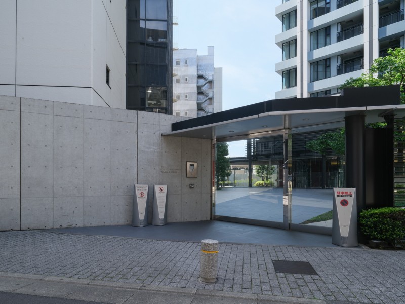 総戸数411戸の住友不動産建物旧分譲マンションです。24時間有人管理体制とトリプルオートロックシステムが採用され、快適な居住空間が守られています。