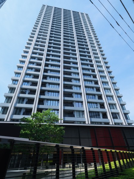 安心の免震構造を採用した地上31階建てタワーレジデンスです。『池袋』駅に徒歩6分でショッピング・グルメ・交通利便が身近に揃う、暮らしやすい住環境です。