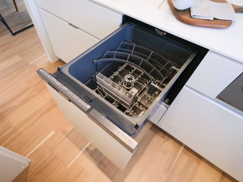 ◆食器洗浄機◆家事の時間を短縮できる優れもの。さらに節水・節約を同時に行うことができるので、人気があり重宝します