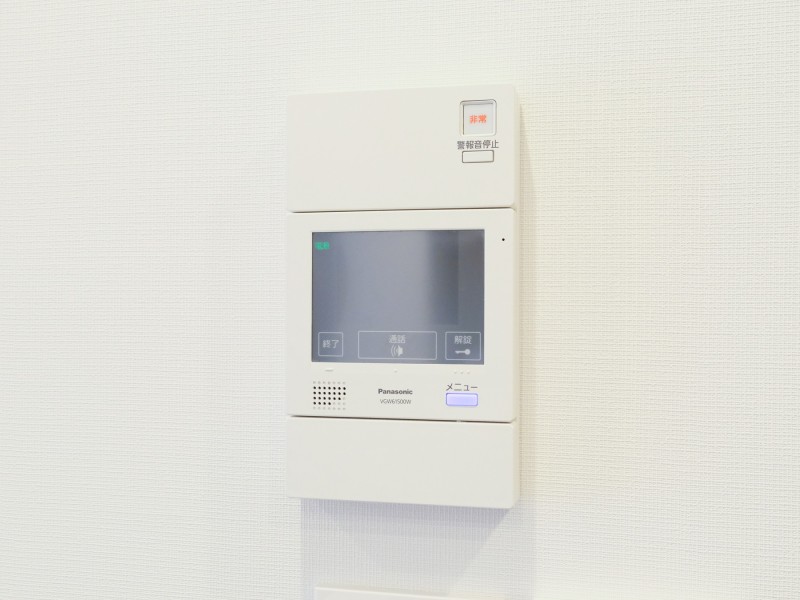 ◆TVモニター付インターホン◆訪ねてきた相手をモニター越しに確認でき、防犯対策に役立ちます。インターホン越しに話をすることが可能です。