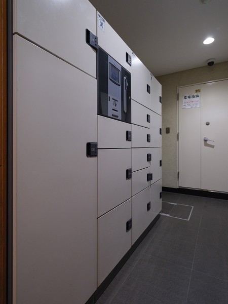 ◆宅配ボックス◆24時間いつでも荷物受け取りが可能。プライベートの時間を邪魔されず、配達時間も気にせず過ごすことができる便利な設備です。