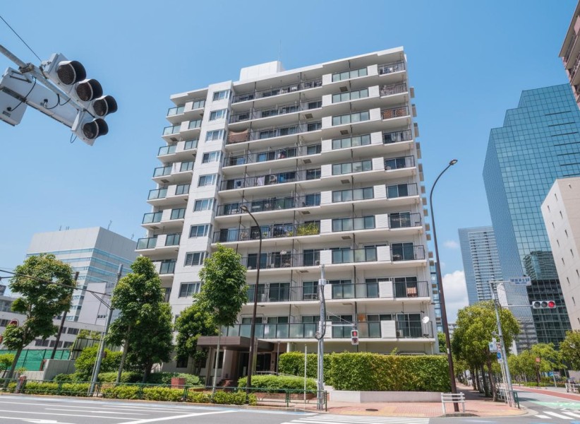 都心の利便性を享受する、港区芝浦アドレスのマンションです。総戸数186戸のビッグコミュニティで、2駅4路線利用可能に加え、バス便も充実しています。