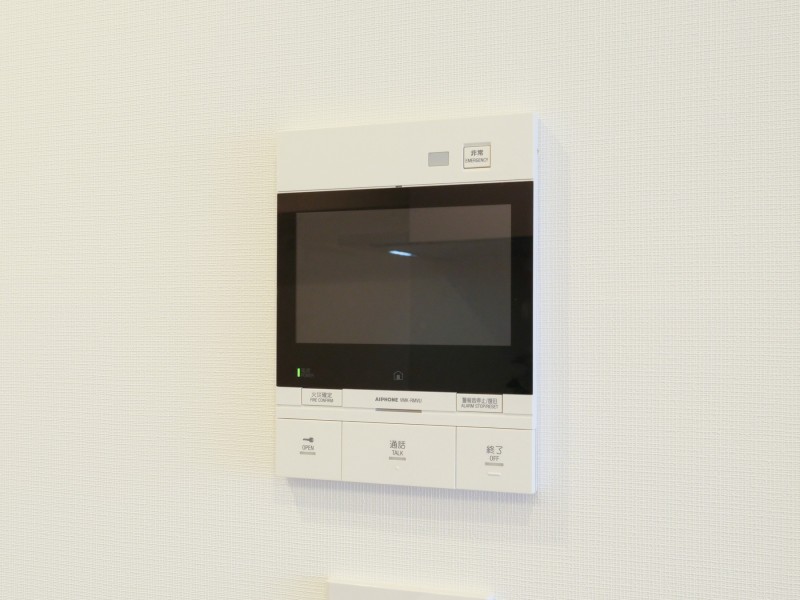 ◆TVモニター付インターホン◆訪ねてきた相手をモニター越しに確認でき、防犯対策に役立ちます。インターホン越しに話をすることが可能です。