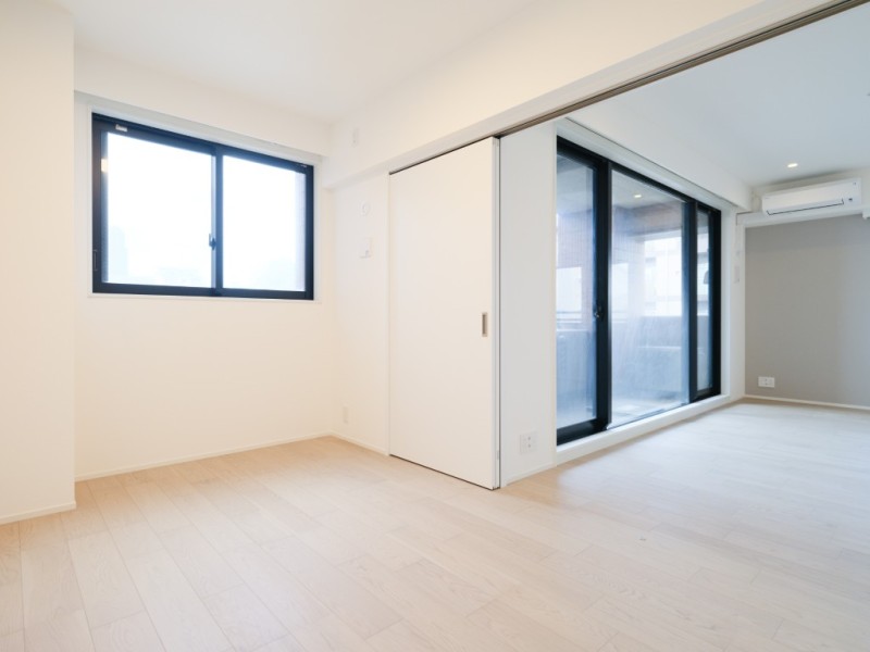 洋室3はリビング横に位置するお部屋です。引き戸を開放すればリビングと一体となり、より広がりのある空間として活用できます。