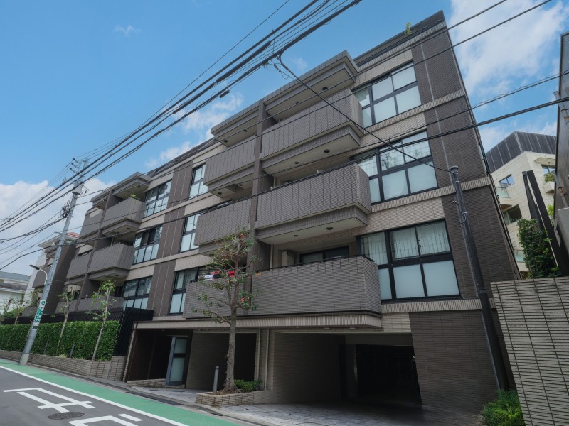 2014年築、パナホーム(株)旧分譲のマンションです。トランクルーム付き住戸（0.81m²）です。２匹までペット飼育可能（飼育細則有）です。