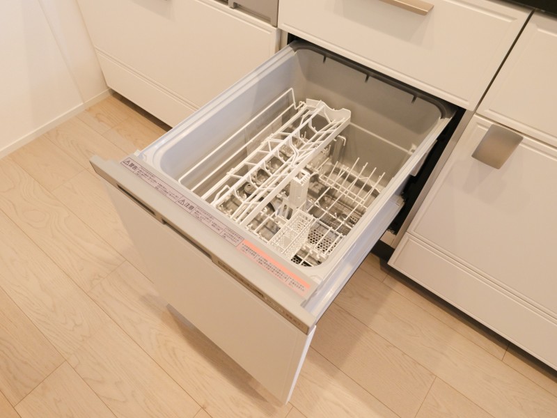 ◆食器洗浄機◆家事の時間を短縮できる優れもの。さらに節水・節約を同時に行うことができるので、人気があり重宝します。