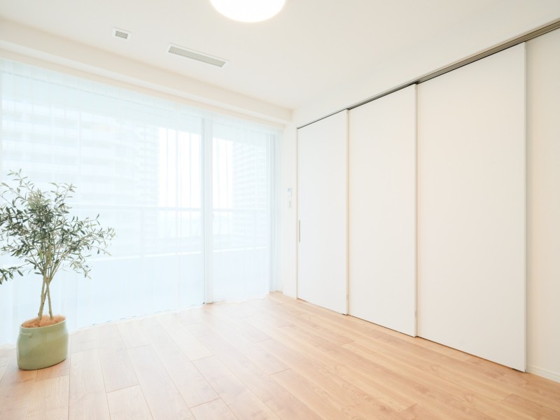 普段は引き戸を開放し拡張リビングとして使ったり、来客時は引き戸を閉めてプライベート空間を隠したり、フレキシブルにお使いいただけます。