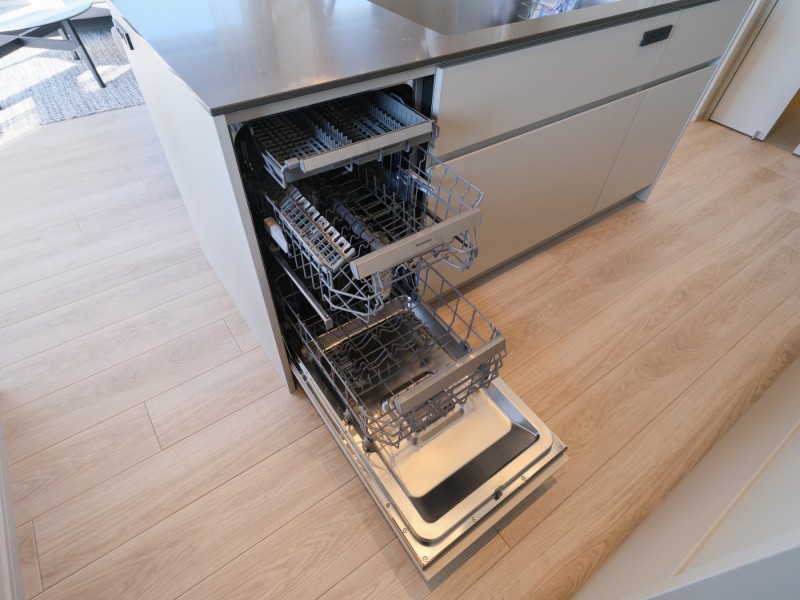 ◆食器洗浄機◆家事の時間を短縮できる優れもの。さらに節水・節約を同時に行うことができるので、人気があり重宝します。