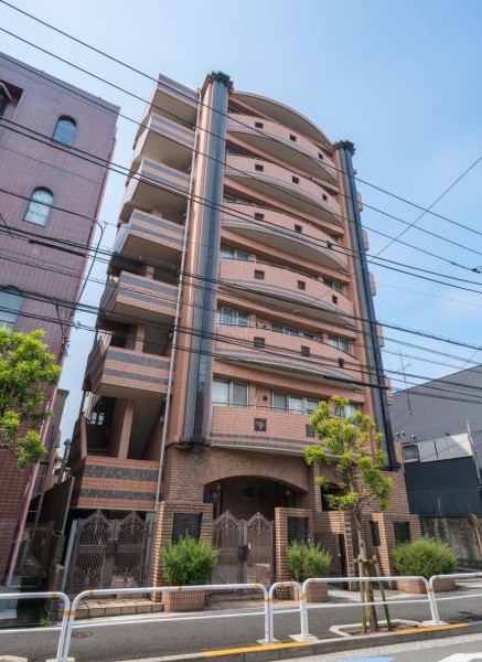 再開発が進む大崎エリアに位置し、都市の利便性と落ち着いた住環境が美しく調和するロケーションです。