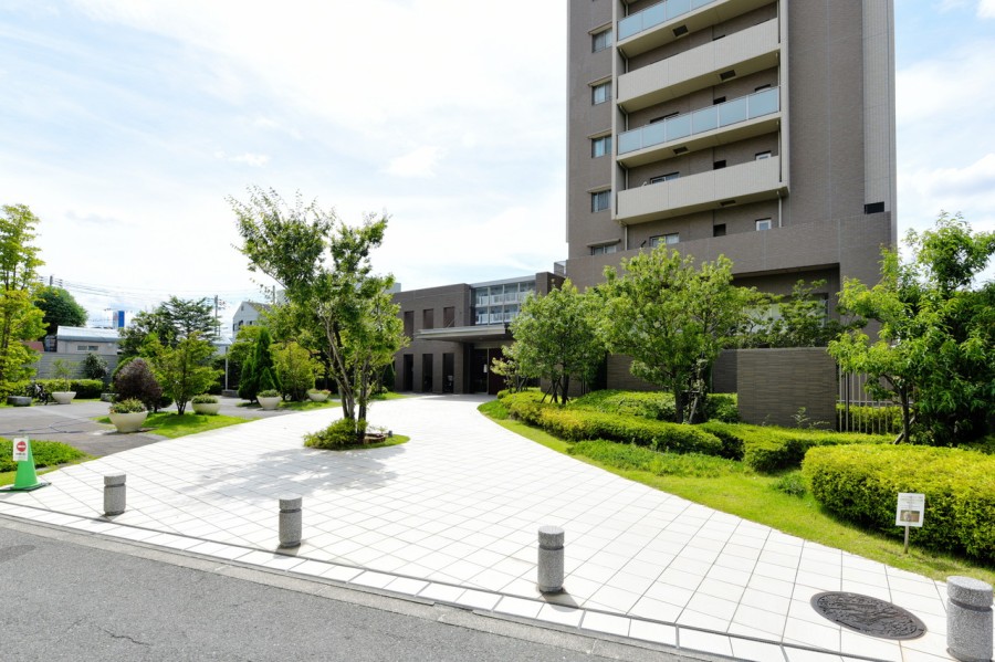 平成２０年建築、総戸数２３２戸のビッグコミュニティです。２頭までペットを飼育することができ、ペット足洗い場を完備しています。焼野小学校まで約720ｍ、茨田北中学校まで約850ｍです。