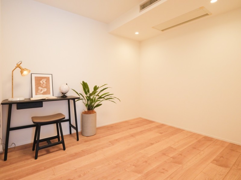 洋室2はテレワークや読書など落ち着いた時間を過ごすのにもぴったりなお部屋です。