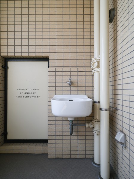 ◆スロップシンク◆ちょっとしたガーデニングを楽しみたい方も、鉢植えやプランターなどの水やりが簡単にできます。靴や雑巾といった洗い物も気兼ねなく洗えますね。