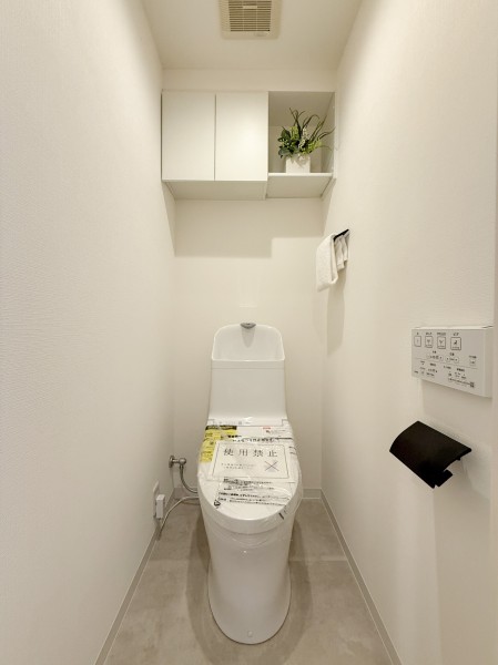 ウォシュレット一体型のトイレは、お掃除の手助けをしてくれる便利機能が搭載されています。