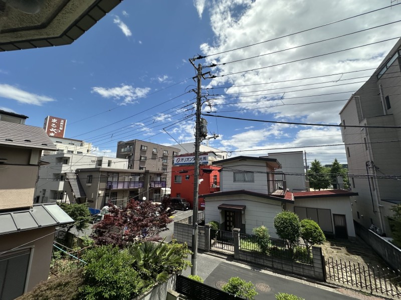 広い空と下町の温もりを感じる街並みを望む眺望を望めます。穏やかで親しみのある住環境が、心地よい暮らしを演出します。
