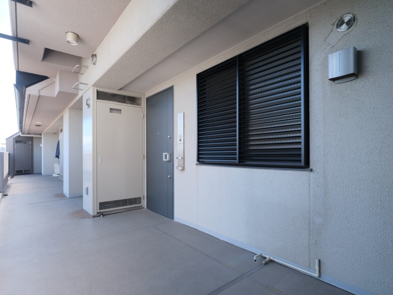 丁寧に管理された共用部から、マンション全体の管理体制の良さがうかがえます。