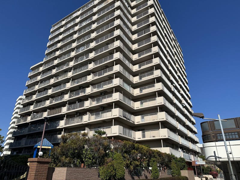 総戸数546戸の大規模コミュニティで管理体制も良好な新耐震基準適合マンションです。都営新宿線「東大島」駅徒歩3分で駅近の利便性と子育て環境に恵まれた住環境です。