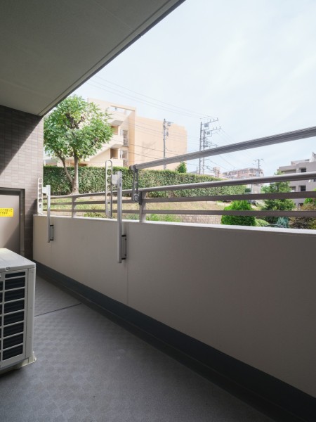 心地よい陽光を取り込み、空間をゆるやかに紡ぐバルコニーです。爽やかな風が感じられるリフレッシュにぴったりな空間です。