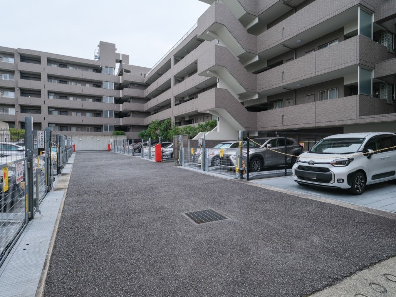 ◆駐車場◆ショッピングや旅行、レジャーが気軽に楽しめる駐車場を完備しています。※空き状況は変化することがございますのであらかじめご了承ください。