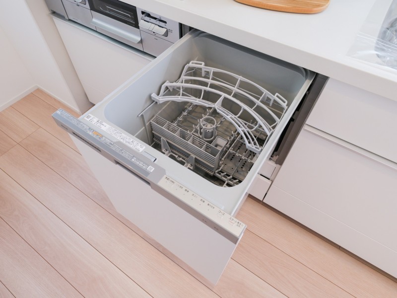 ◆食器洗浄機◆家事の時間を短縮できる優れもの。さらに節水・節約を同時に行うことができるので、人気があり重宝します。