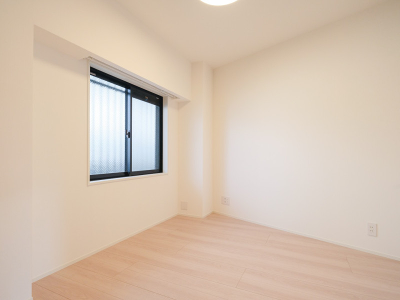 主寝室としても快適にお過ごしいただける洋室1です。住戸内でも独立性に配慮された配置のため、プライベートな時間を大切にできるお部屋です。