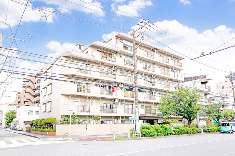 JR京浜東北線『大森』駅徒歩11分。近隣には商業施設・公園などがあり、住環境良好です。