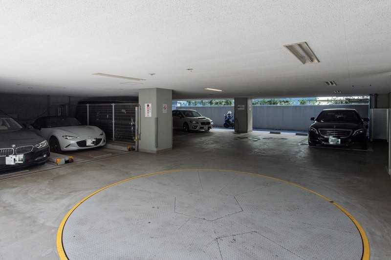 マンション内には駐車場を完備しています。※現時点では空きがございません。
