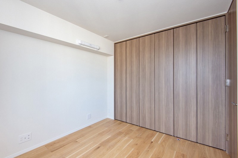 洋室1はクローゼットがあり居住空間を広く使えるため自由なレイアウトが可能です。主寝室にぴったりです。