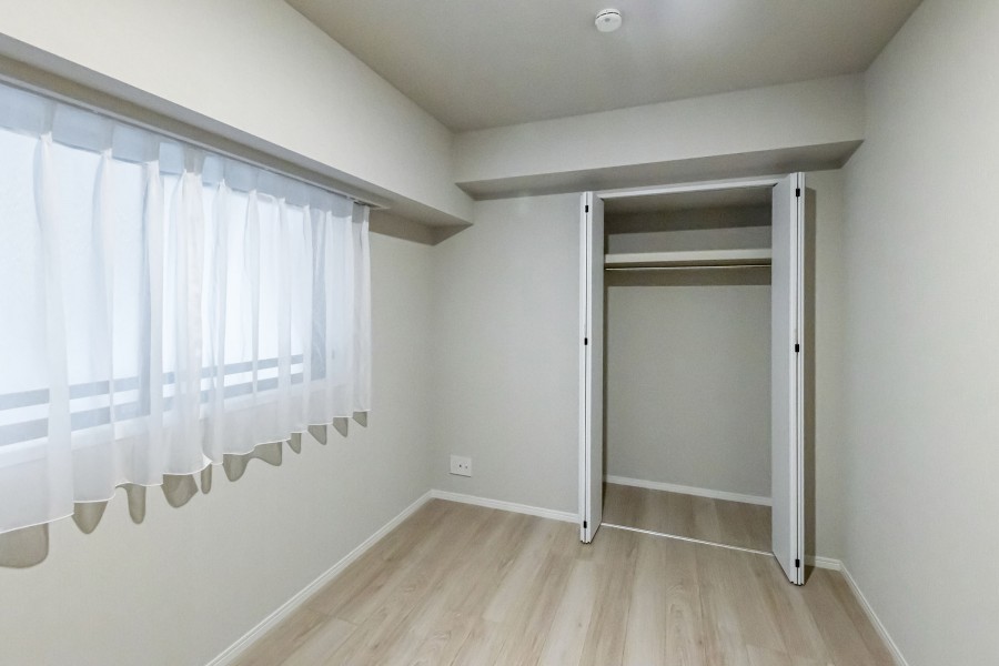 洋室1（約5.8帖）はデッドスペースがなく家具配置のしやすいお部屋です。