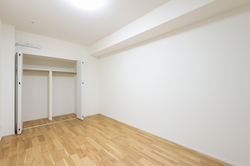 約7.0帖の洋室1はクローゼットがあり、居住空間を広く使えます。主寝室におすすめです。